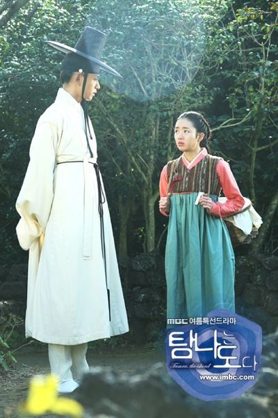 유럽식-제복,-수트-못지-않게-체형을-많이-타는-것-같은-남자-한복-24-이미지