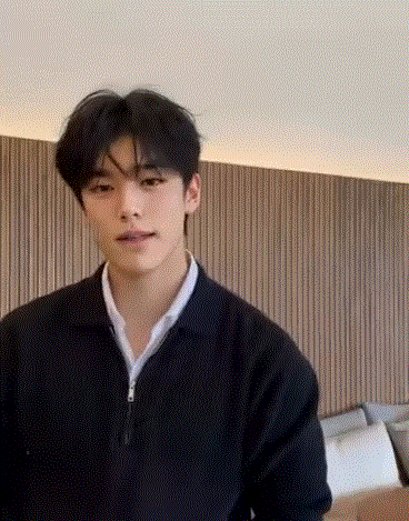 팔로워-18만명이라는-홍콩·일본-혼혈-크리에이터.gif-1-이미지