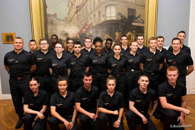 파리-소방관-특채된-프랑스-난민-청년-6-이미지