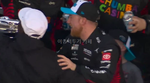 나스카-데이토나-500-우승하고-좋아하는-마이클-조던-4-이미지