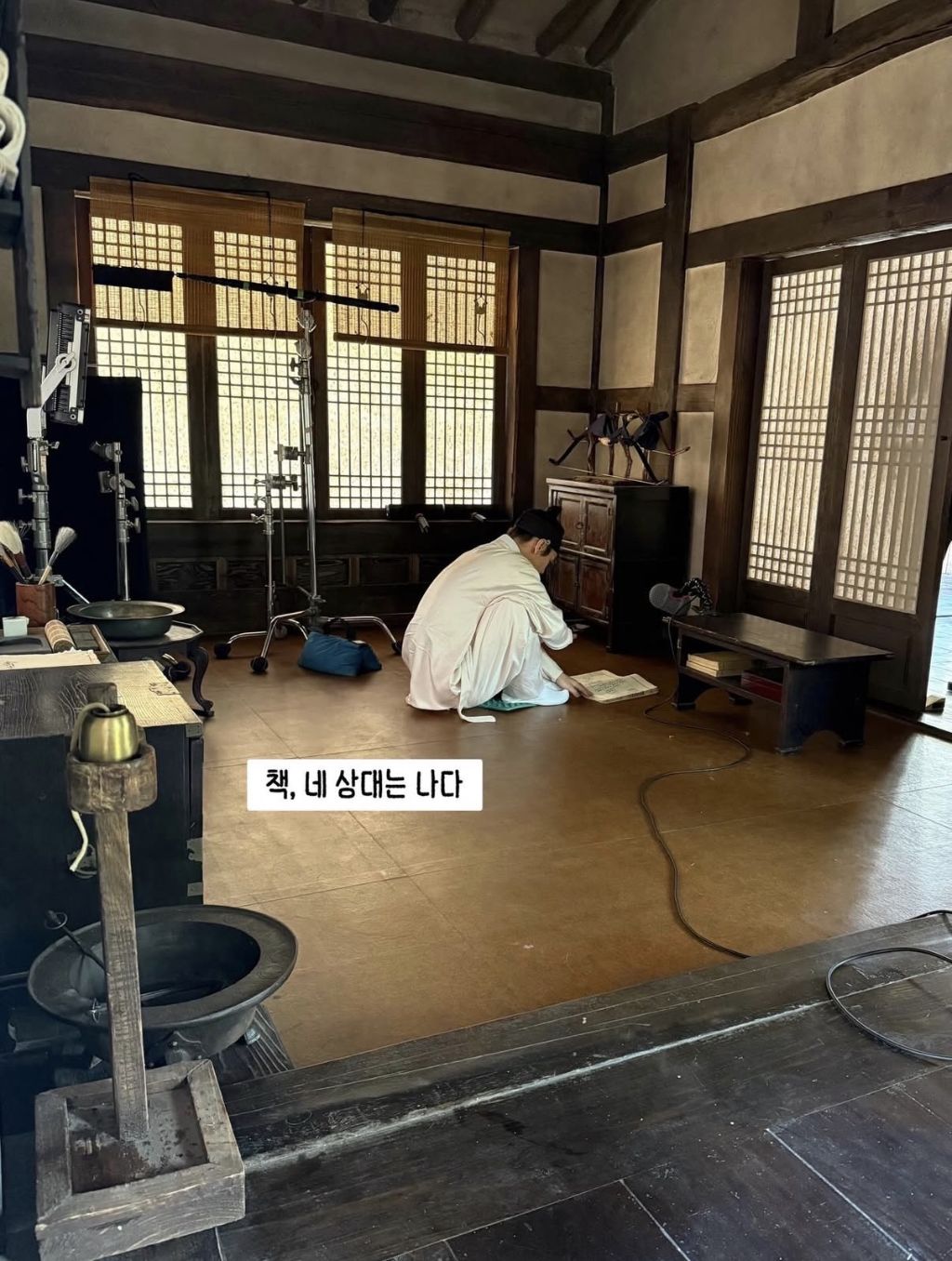 박지훈-소속사에서-올린-왕사남-촬영-비하인드-컷-4-이미지