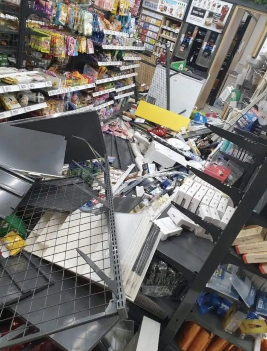 어이없는-이유로-편의점을-초토화시킨-진상손님-(놀람주의)-1-이미지