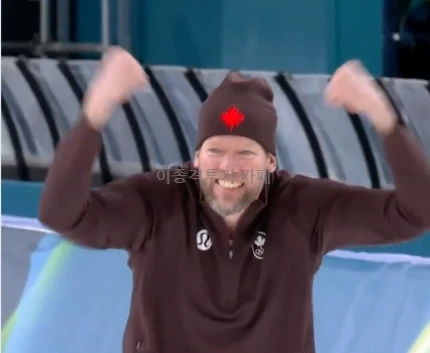 스피드-스케이팅-여자-팀-추월-캐나다-금메달-1-이미지