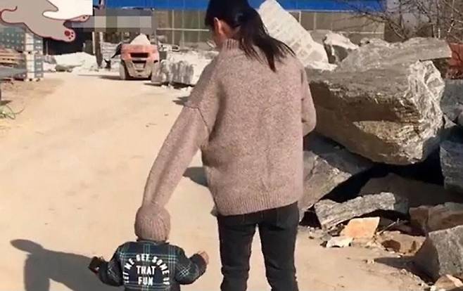 아기-모자를-깜빡한-엄마-1-이미지