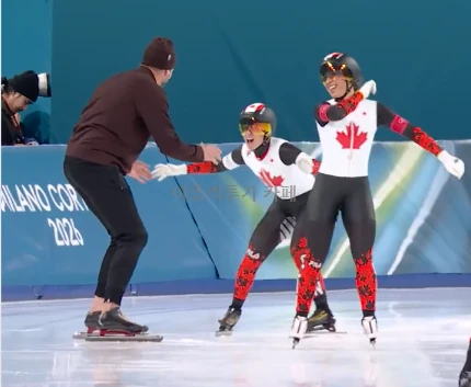 스피드-스케이팅-여자-팀-추월-캐나다-금메달-2-이미지