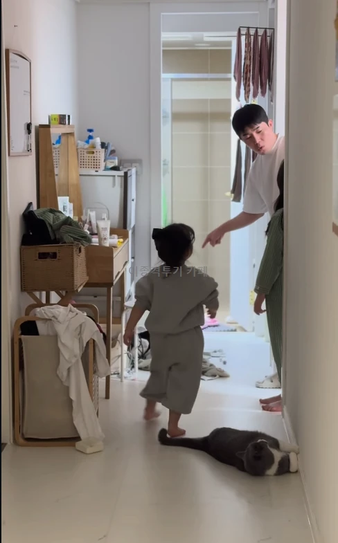 딸의-한-마디에-놀란-아빠-1-이미지