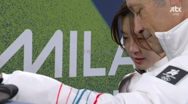 경기-후-눈물-흘리는-대한민국-여자-컬링-대표팀-2-이미지