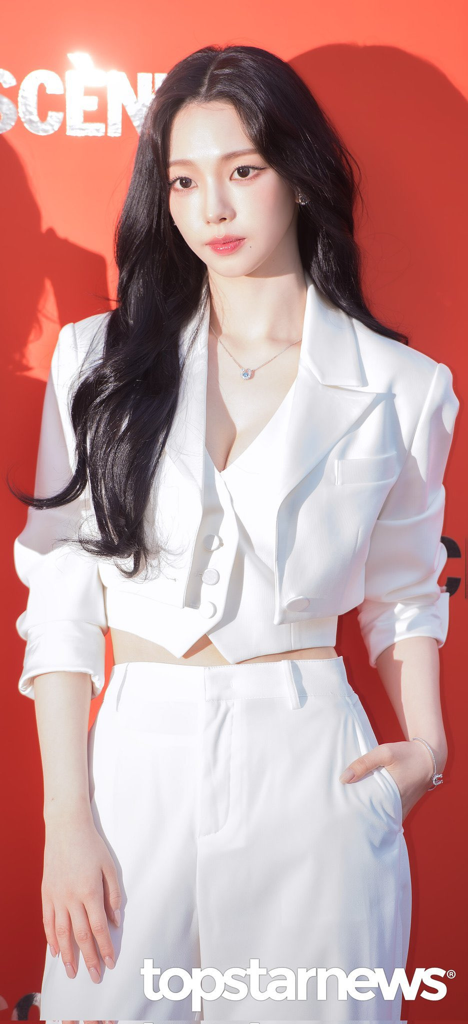 오늘자-성수-미쟝센-행사-과감한-카리나.jpg-2-이미지