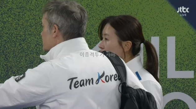경기-후-눈물-흘리는-대한민국-여자-컬링-대표팀-5-이미지