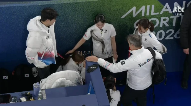 경기-후-눈물-흘리는-대한민국-여자-컬링-대표팀-4-이미지