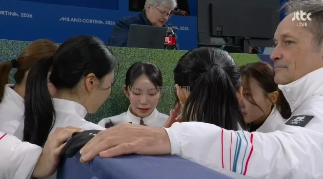 경기-후-눈물-흘리는-대한민국-여자-컬링-대표팀-0-이미지