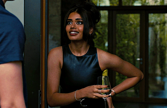 남친-지인-집에-놀러갔는데-지인이-날-강간하려-하길래-죽여버렸는데-남친-반응이...gif-3-이미지