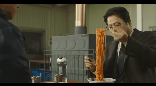 강철비-국수-1-이미지