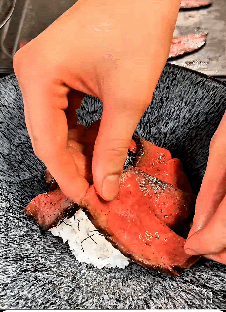 음식-리뷰-영상인데-채도가-너무-높아서-난리난-영상-1-이미지