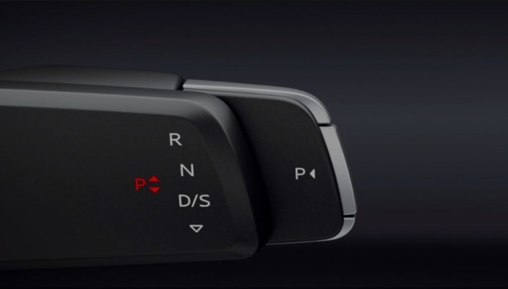 아우디-신형-Q3의-새로운-와이퍼와-뱡향지시등-레버-3-이미지