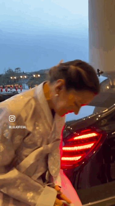 한복-입은-브라질-호잔젤라-여사-.gif-2-이미지