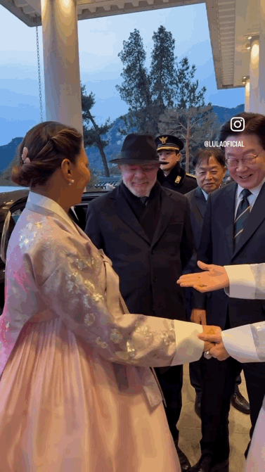 한복-입은-브라질-호잔젤라-여사-.gif-3-이미지