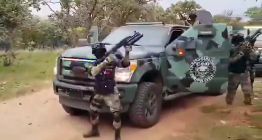 무장한-멕시코-카르텔-조직원들-3-이미지