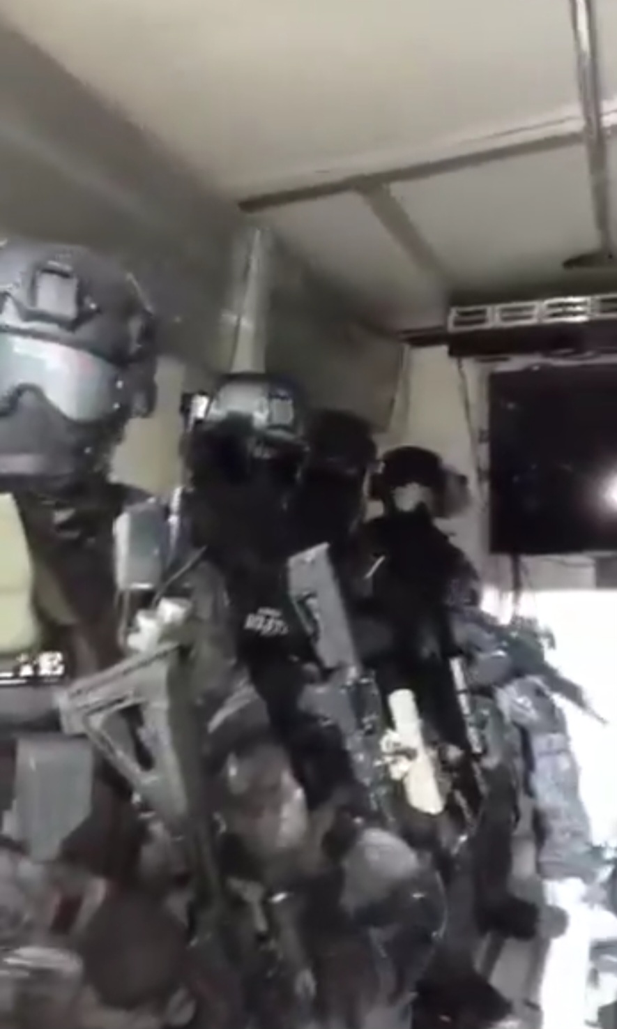 무장한-멕시코-카르텔-조직원들-2-이미지