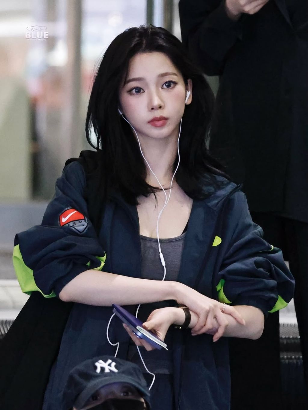 줄-이어폰-쓰는-카리나.jpg-5-이미지