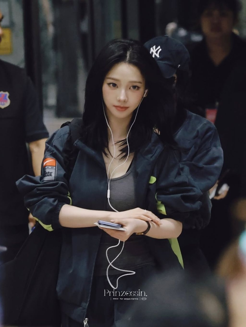 줄-이어폰-쓰는-카리나.jpg-9-이미지