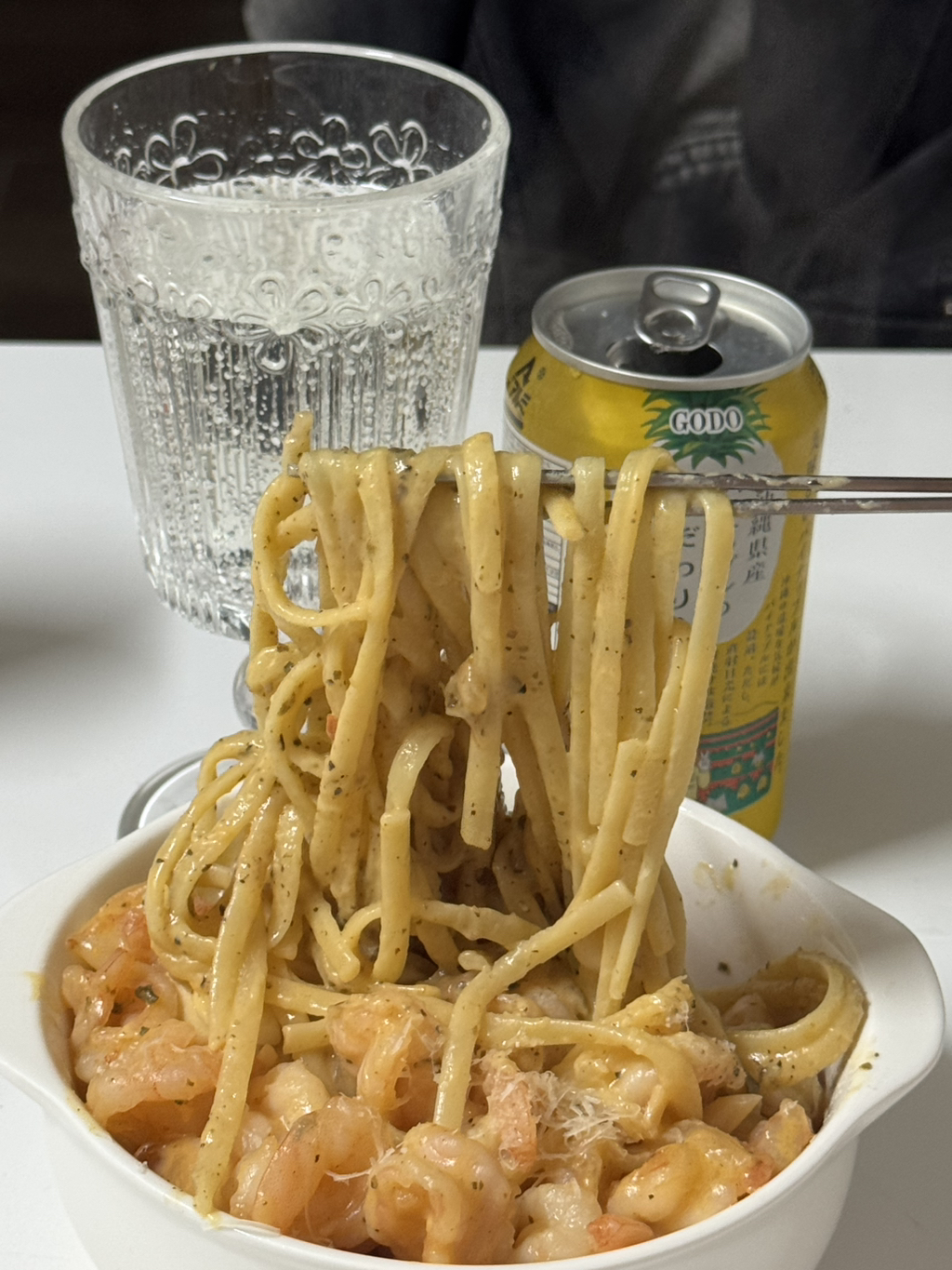 오늘-존나-우울한-일-있어서-혼자-새우-200g-왕창-넣고-투움바-파스타-만들었다-0-이미지