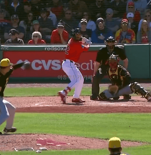 스윙하려는데-배트가-부러짐-0-이미지