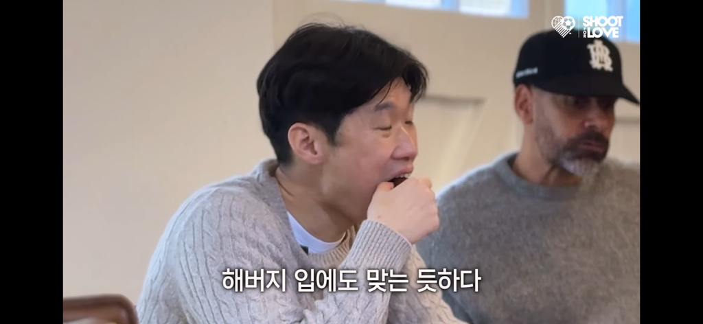 영국에-사는-두바이-주민에게-두쫀쿠-전파하는-해버지-박지성-8-이미지