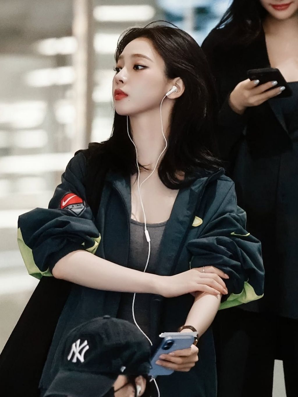 줄-이어폰-쓰는-카리나.jpg-3-이미지