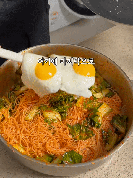 봄동양푼비빔파스타.gif-3-이미지