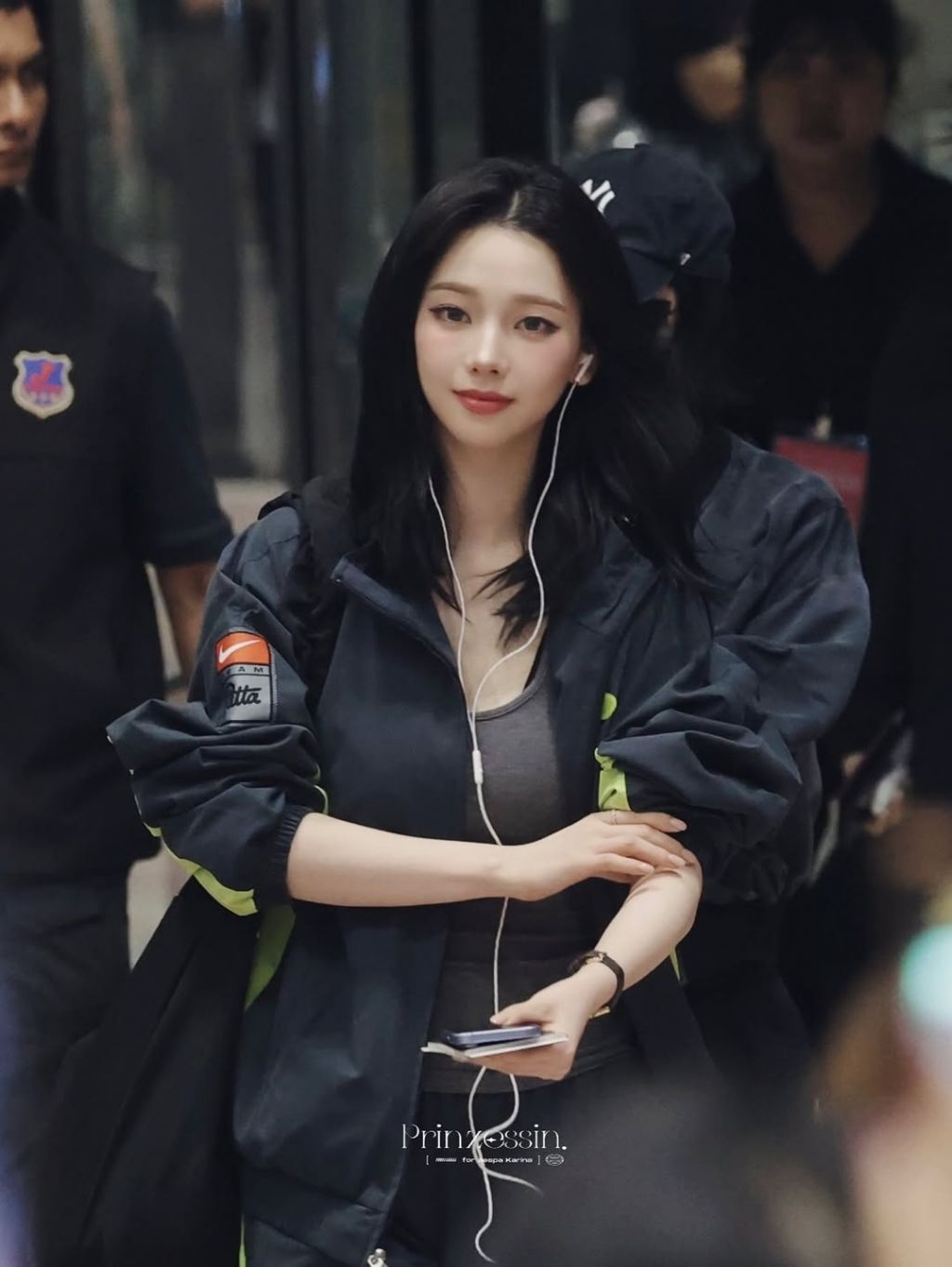 줄-이어폰-쓰는-카리나.jpg-8-이미지