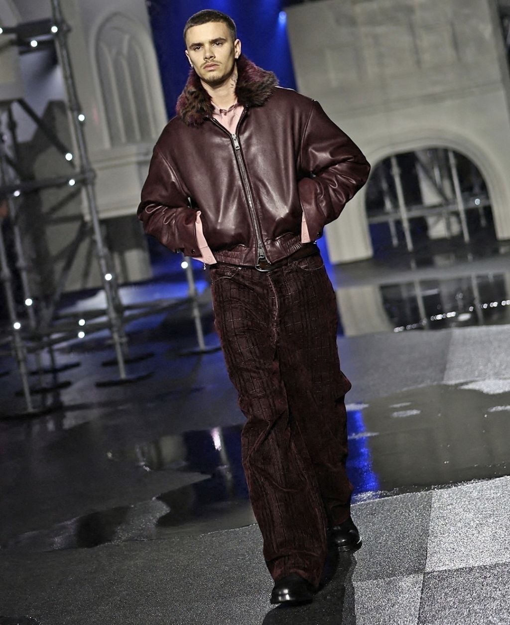 버버리쇼에서-모델로-나선-베컴-둘째-아들-5-이미지