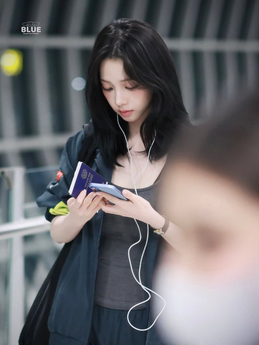 줄-이어폰-쓰는-카리나.jpg-6-이미지