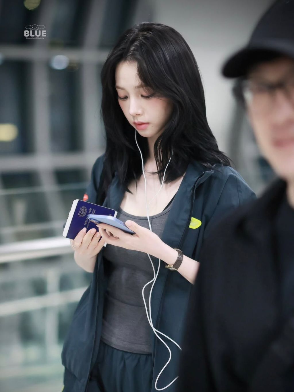 줄-이어폰-쓰는-카리나.jpg-7-이미지