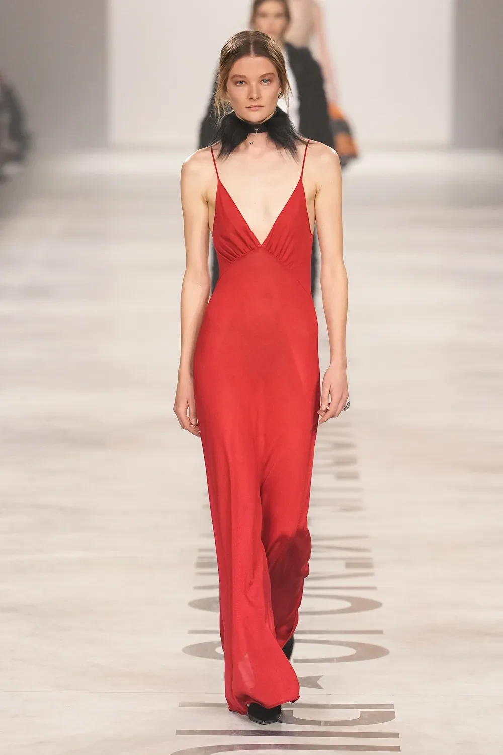 디올-전-디자이너가-온-펜디-오늘-첫-공개된-신상-39-이미지