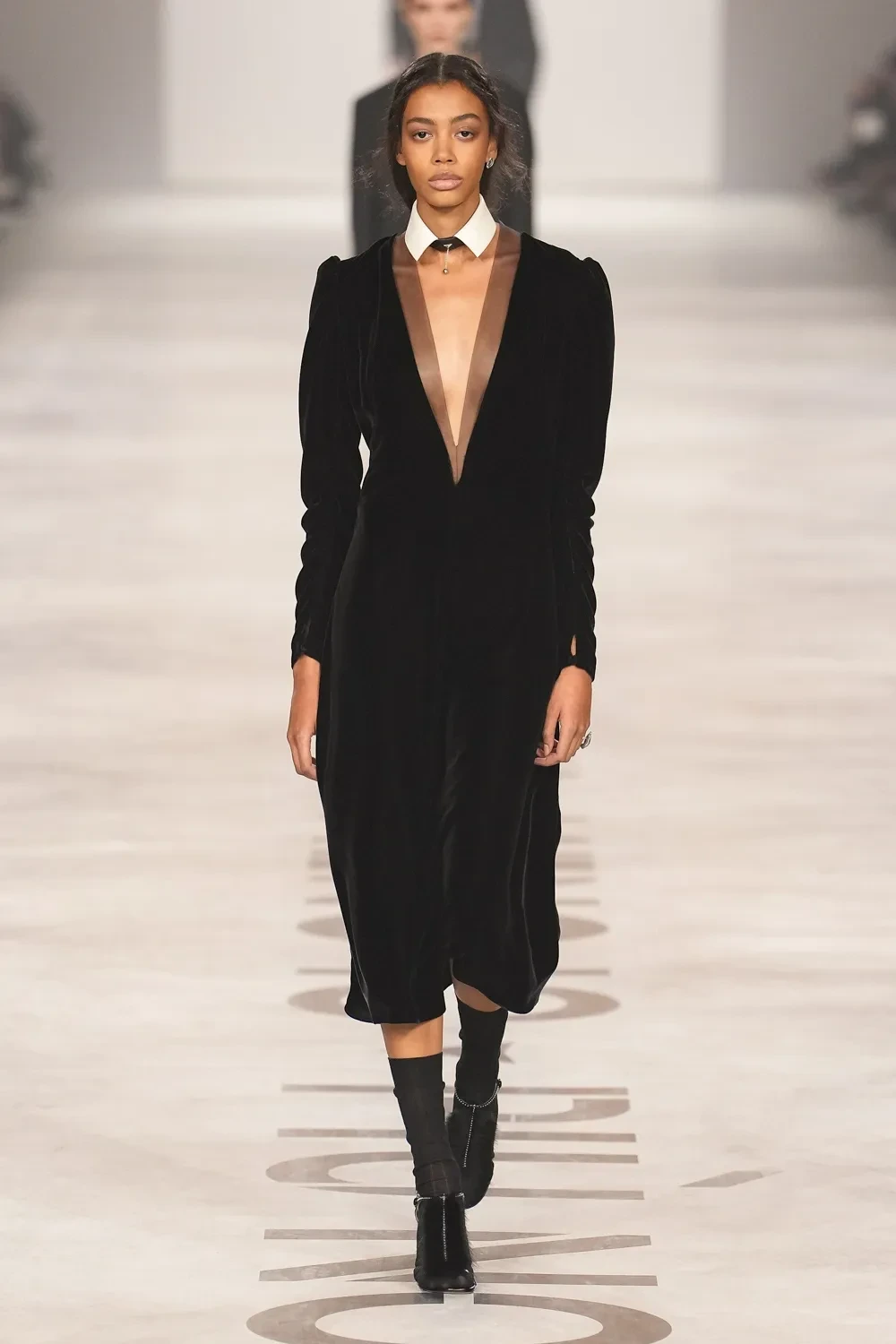 디올-전-디자이너가-온-펜디-오늘-첫-공개된-신상-24-이미지