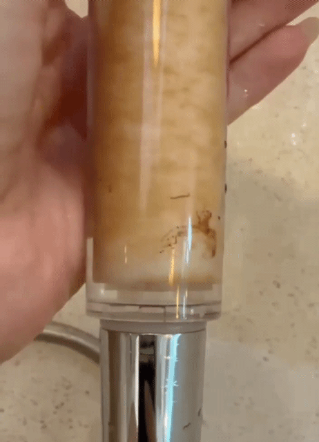 인도네시아-숙소의-충격적-샤워필터안-모습-1-이미지