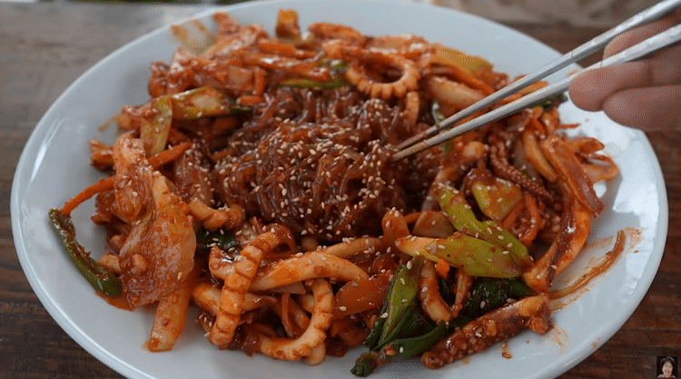 80만-한식유튜버의-요리짤.gif-11-이미지