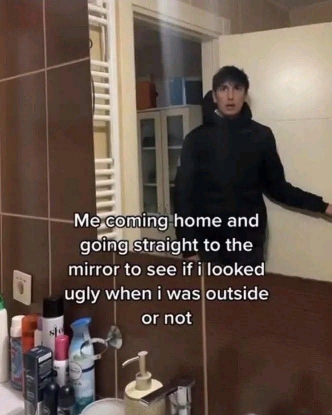 외출하고-집에와서-거울부터-보는-사람-0-이미지