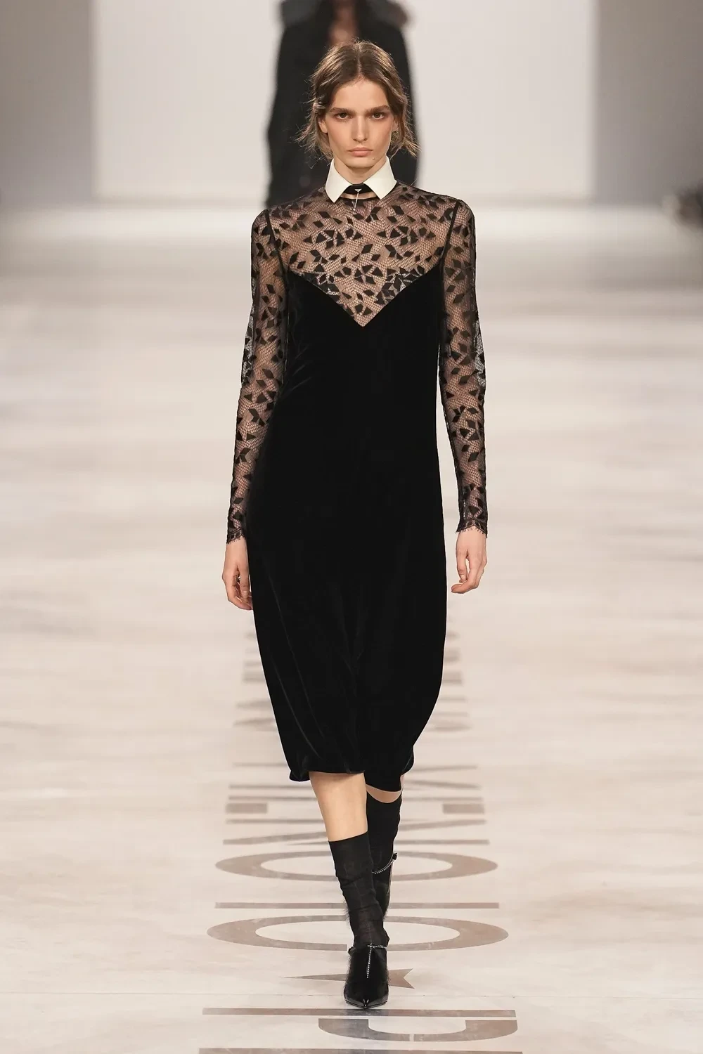 디올-전-디자이너가-온-펜디-오늘-첫-공개된-신상-26-이미지