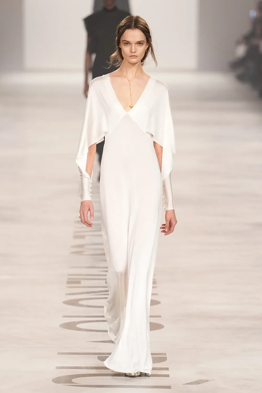 디올-전-디자이너가-온-펜디-오늘-첫-공개된-신상-45-이미지