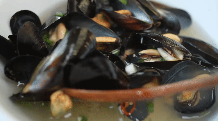 80만-한식유튜버의-요리짤.gif-13-이미지