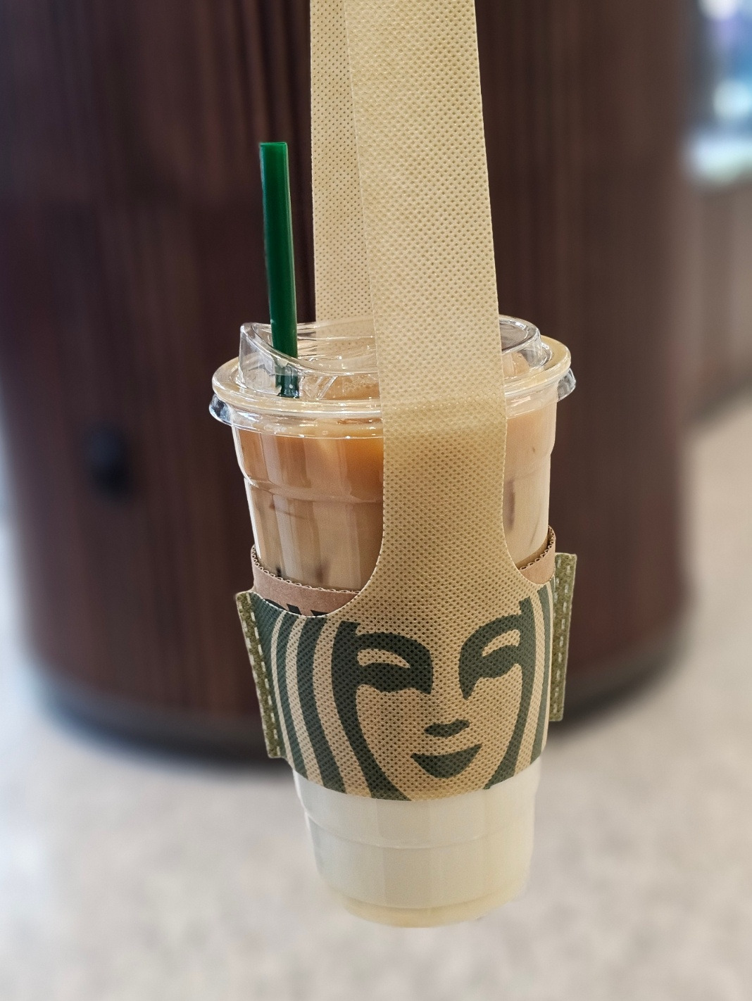 방금-스벅에서-음료사고-받은-1잔-테이크아웃-전용-캐리어?.jpg-0-이미지