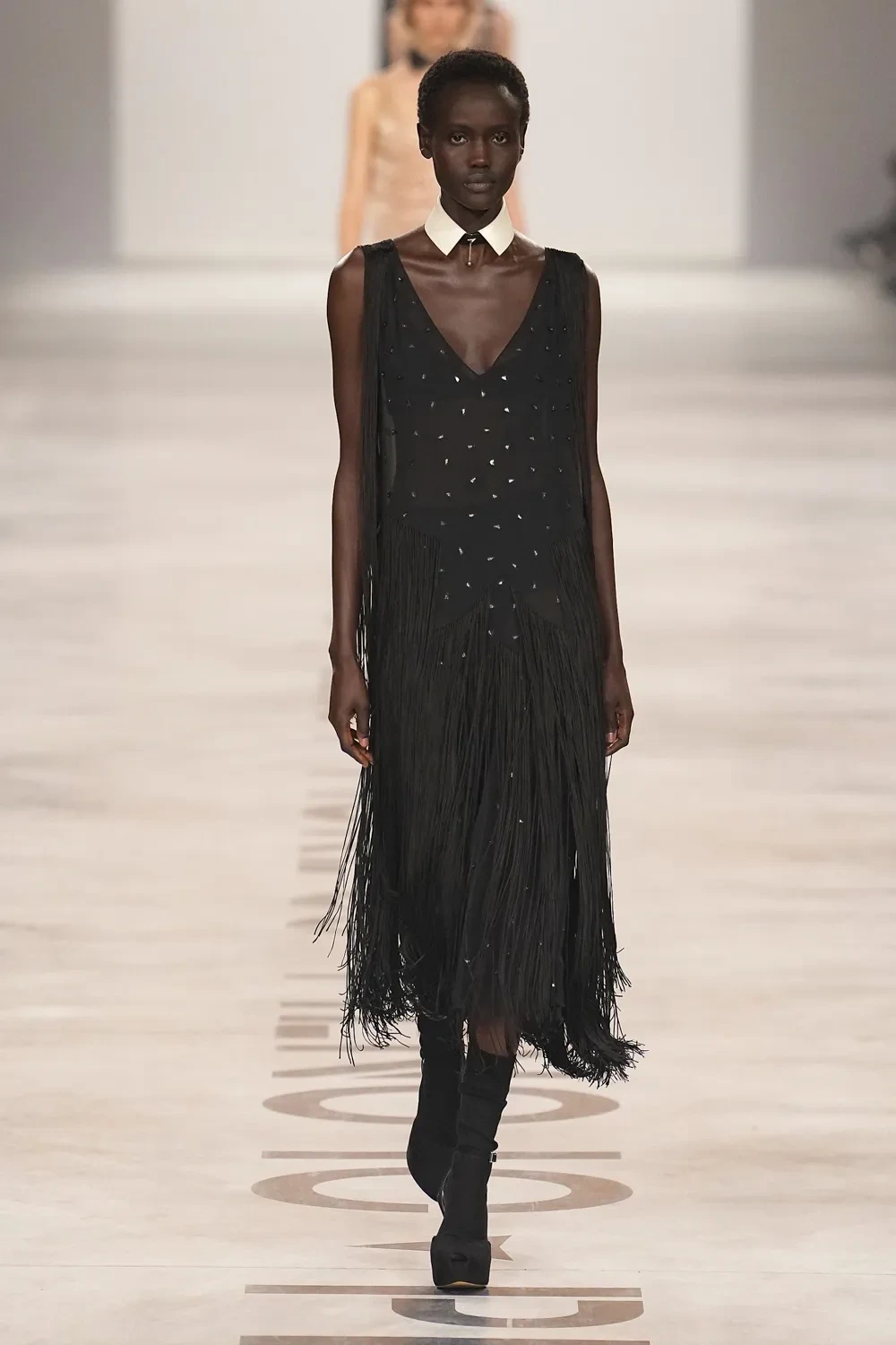 디올-전-디자이너가-온-펜디-오늘-첫-공개된-신상-41-이미지