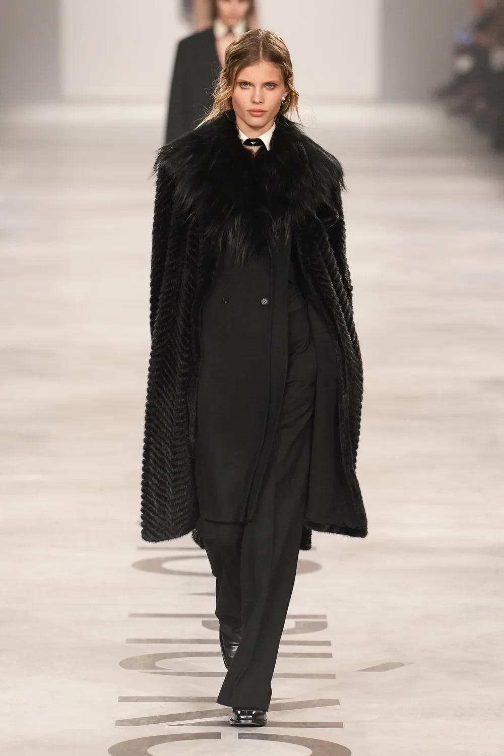 디올-전-디자이너가-온-펜디-오늘-첫-공개된-신상-20-이미지