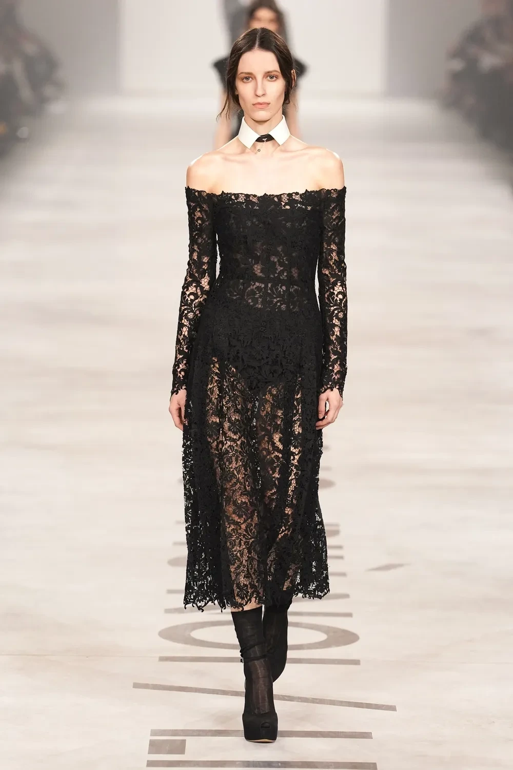 디올-전-디자이너가-온-펜디-오늘-첫-공개된-신상-4-이미지