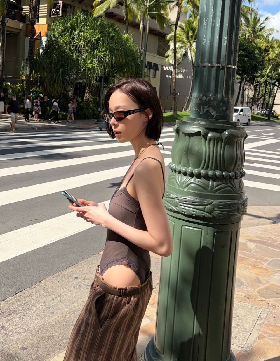 요즘-여자-연예인들이-많이-입는-바디수트-1-이미지