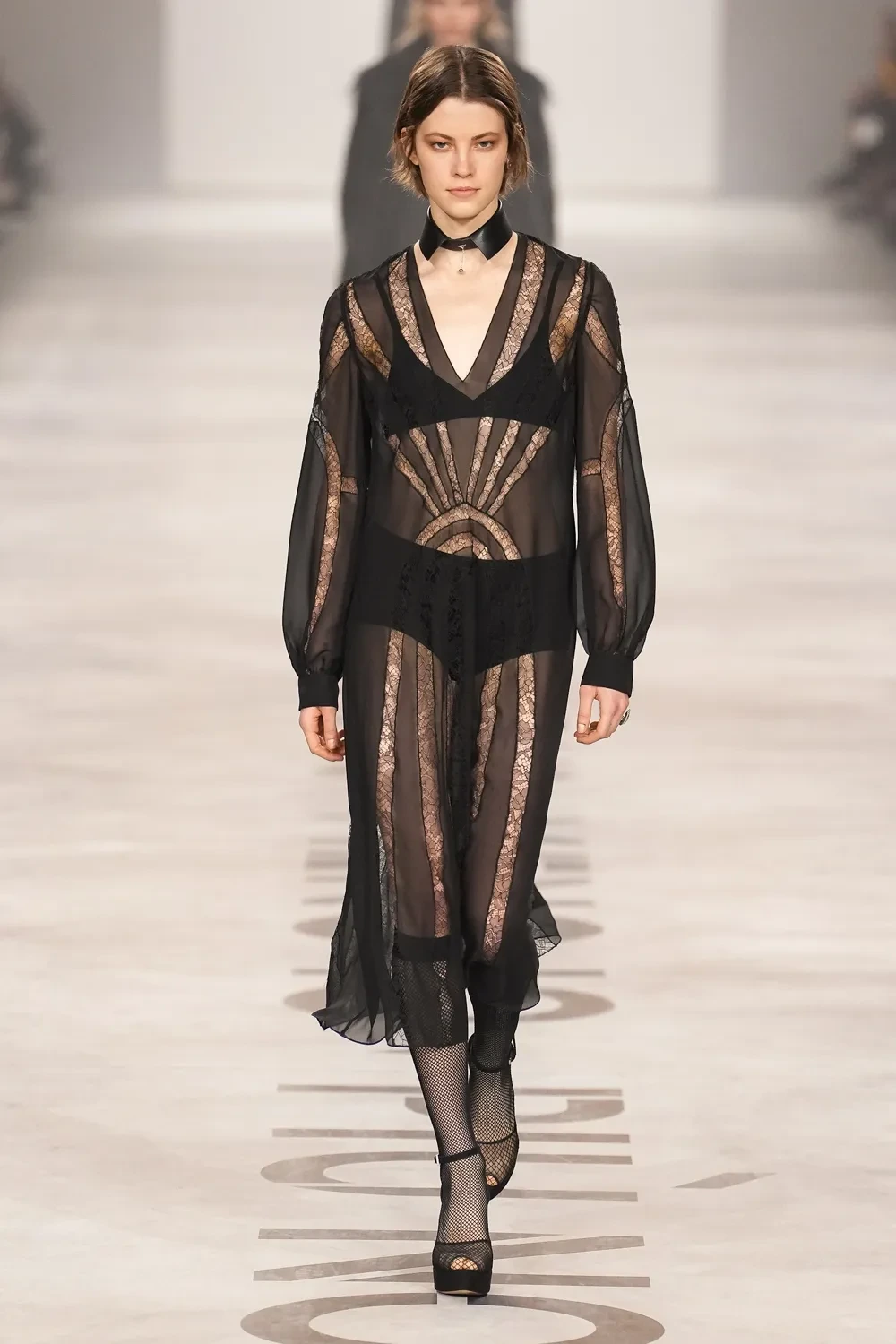 디올-전-디자이너가-온-펜디-오늘-첫-공개된-신상-19-이미지