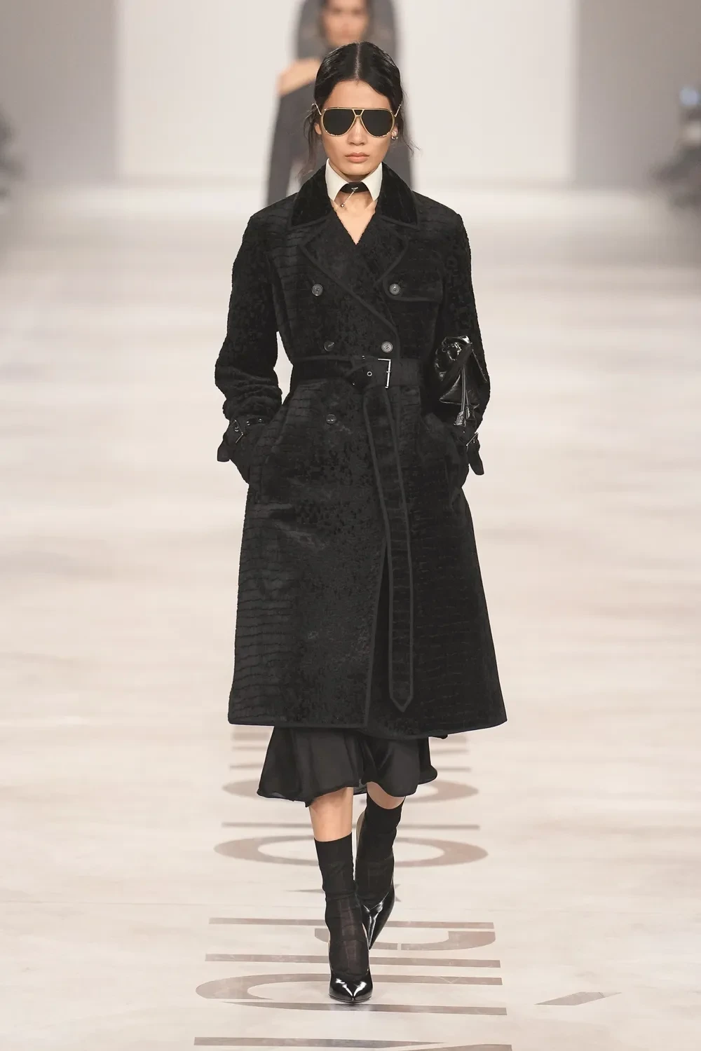 디올-전-디자이너가-온-펜디-오늘-첫-공개된-신상-12-이미지