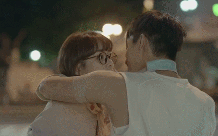 연애-시작-후-연상-여친-이뻐서-주체안되는-연하.gif-0-이미지